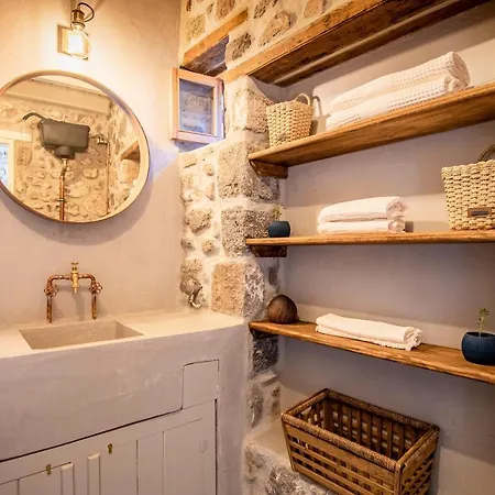 Perivoli A Traditional Eco-accommodation In A Private Cultivated Garden Hébergement de vacances *