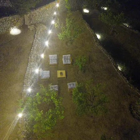 Perivoli A Traditional Eco-accommodation In A Private Cultivated Garden Mandrákion