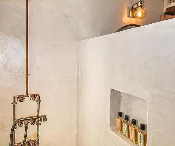 Perivoli A Traditional Eco-accommodation In A Private Cultivated Garden * Mandrákion