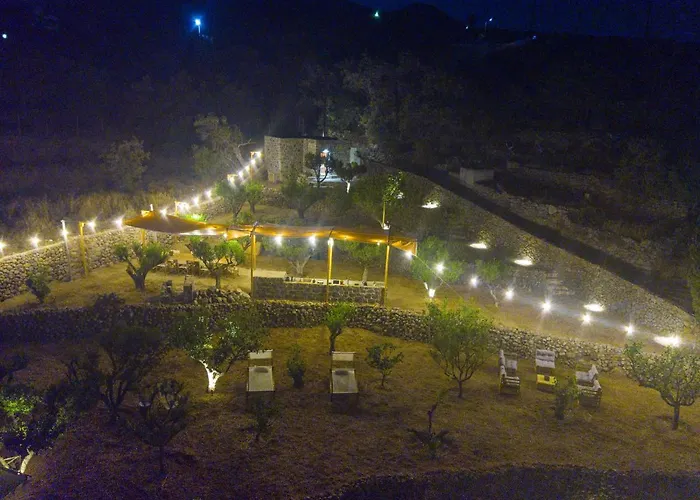 Perivoli A Traditional Eco-accommodation In A Private Cultivated Garden Mandrákion