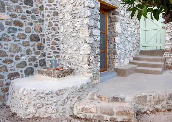 Perivoli A Traditional Eco-accommodation In A Private Cultivated Garden Mandrákion