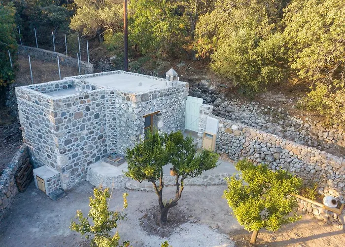 Perivoli A Traditional Eco-accommodation In A Private Cultivated Garden Mandrákion