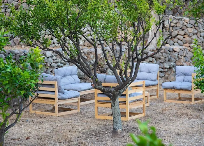 Perivoli A Traditional Eco-accommodation In A Private Cultivated Garden Mandrákion