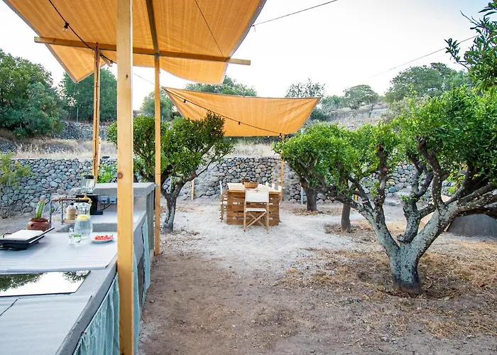 Perivoli A Traditional Eco-accommodation In A Private Cultivated Garden Mandrákion