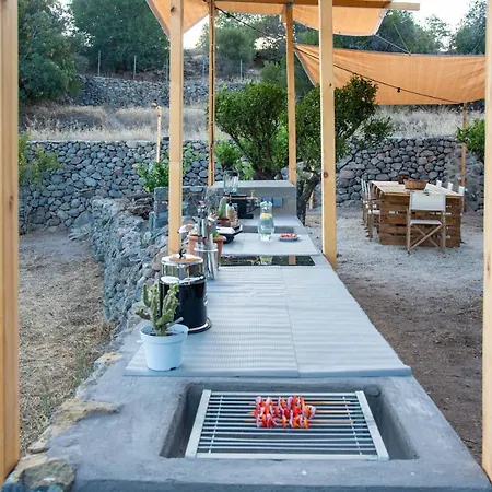 Semesterbostad Perivoli A Traditional Eco-accommodation In A Private Cultivated Garden *