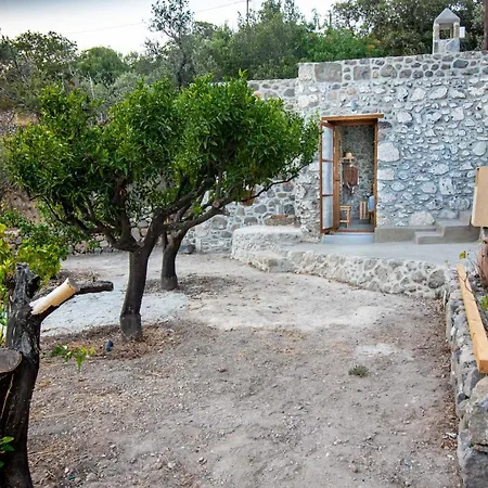 Perivoli A Traditional Eco-accommodation In A Private Cultivated Garden * Mandrákion