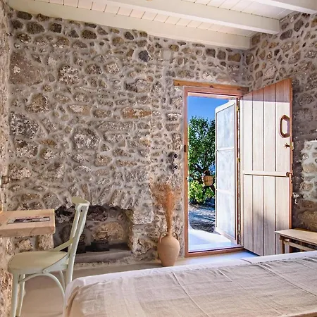Ferienhaus Perivoli A Traditional Eco-accommodation In A Private Cultivated Garden Mandrákion