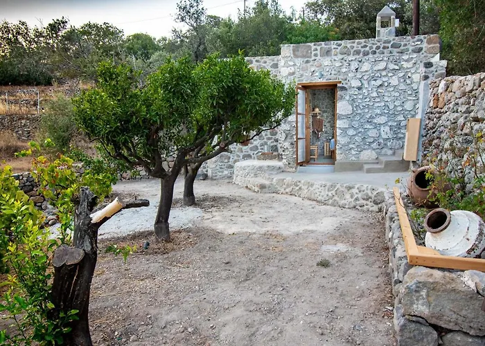 Perivoli A Traditional Eco-accommodation In A Private Cultivated Garden * Mandrákion