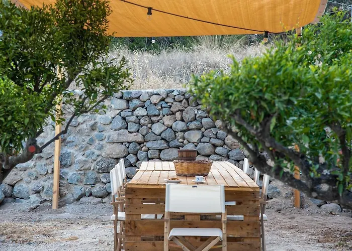 Perivoli A Traditional Eco-accommodation In A Private Cultivated Garden Mandrákion